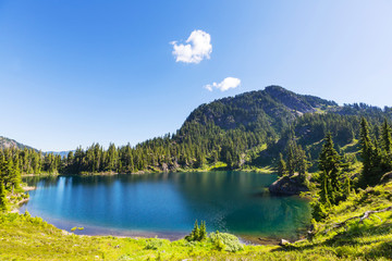 Obraz na płótnie Canvas Mountains lake