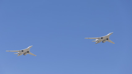 Two Tu-160 in flight