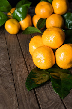 Fresh mandarines with leaves