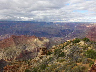 Fleuve passant dans le Grand Canyon