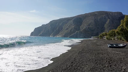 Cercles muraux Santorin volcanic beach in kamari on santorini siland
