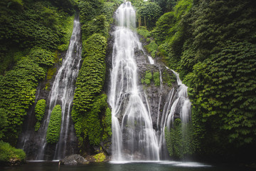 Fototapeta na wymiar Jungle Waterfall