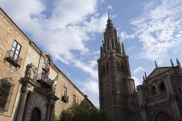 Fototapeta na wymiar Cathedral and the Archbishop Palace of Toledo