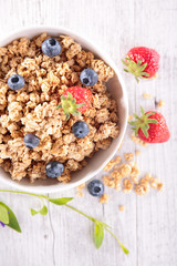 muesli and berry fruit
