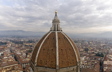 Fototapeta na wymiar Vistas de la ciudad de Florencia desde las cubiertas del duomo