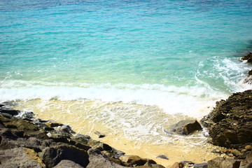 沖縄の波打ち際にて