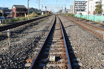 常磐線の線路（複線）／茨城県で常磐線の線路（複線）を撮影した写真です。JR佐貫駅近く（牛久駅方面）の踏切から撮影した写真です。
