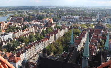 Danzig, Blick von der Marienkirche über die Giebel der Altstadt zum Hafen