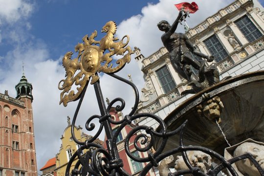 Danzig, Neptunbrunnen vor dem Artushof im Herzen der Stadt