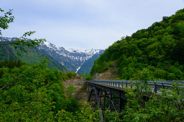 Fototapeta na wymiar Nabehira Highlands and the Hotaka Mountains in Shin-hotaka, Gifu, Japan