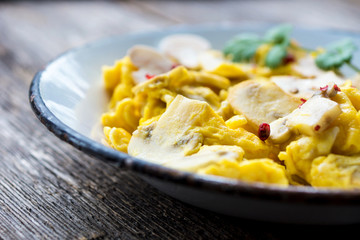 Scrambled eggs with mushroom and Coriander