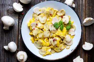 Scrambled eggs with mushroom and Coriander