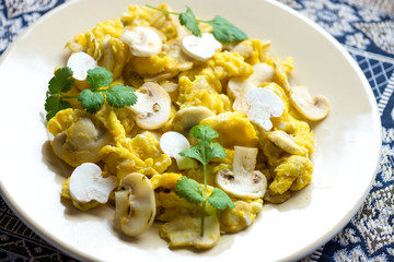 Scrambled eggs with mushroom and Coriander