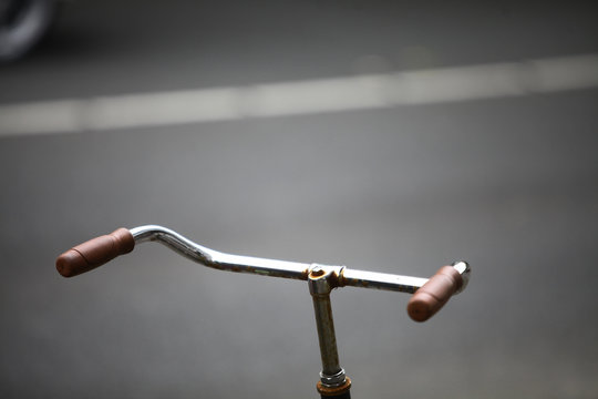 Parked bicycle handlebar