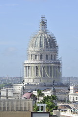 Obraz premium Center of the old Havana city in Cuba, view at the architectural monument Capitolio. 