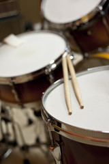 Fototapeta na wymiar Drum and drumsticks
