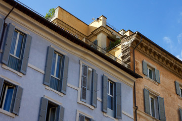 Fototapeta na wymiar Traditionelle alte Häuser in Rom
