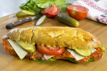Bread Roll With Pepperoni,Cheese,Cucumber,Tomato and Lettuce