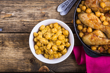 Chickpeas and chicken drumsticks curry with chickpeas
