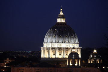 basilica di san pietro di notte
