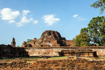 Fototapeta na wymiar old temple in Ayutthaya, Thailand 
