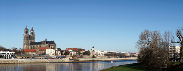 Fototapeta na wymiar Panorama der Stadt Magdeburg