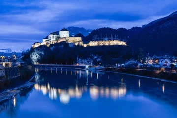 Photo sur Plexiglas Travaux détablissement Castle Kufstein reflecting in Inn river in Austria - architecture and travel background