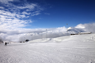 Fototapeta na wymiar Ski slope at sun wind day