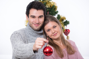 Fototapeta na wymiar young couple and Christmas tree