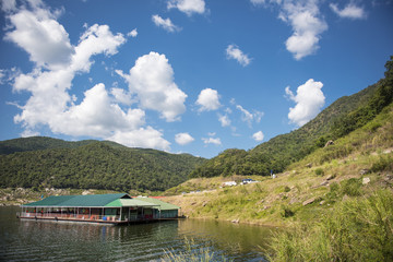 Fototapeta premium Floating house in the lake Bhumibol Dam Tak ,Thailand.