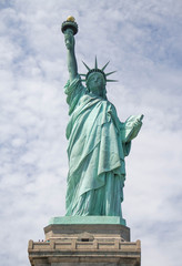 Fototapeta premium statue of liberty and the cloudy sky