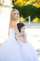 Naklejka premium Teenage with girl in white dresses