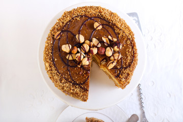  Caramel and nut cake