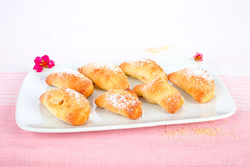 Hörnchen mit Apfel