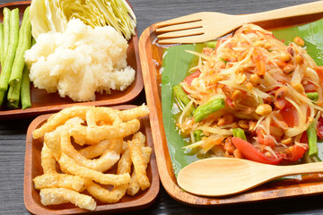 Thai Spicy papaya salad