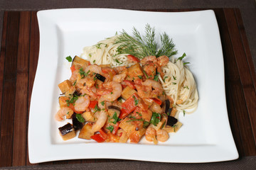 spaghetti with shrimp, peppers and eggplant