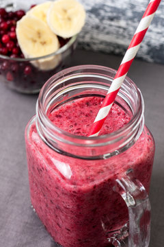 smoothie of banana and berries