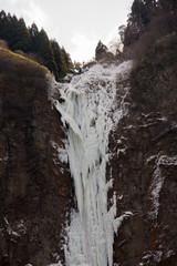 Fototapeta na wymiar 阿蘇市　古閑の滝の氷瀑（雌滝）