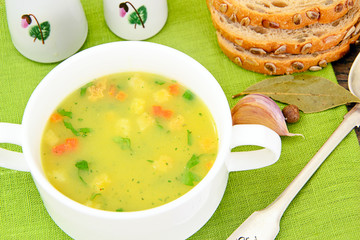 Mashed Pea Soup with Croutons