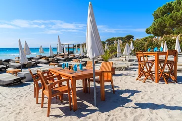 Papier Peint photo autocollant Plage de Palombaggia, Corse Tables de restaurant sur la plage de sable blanc de Palombaggia, Corse, France