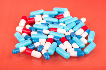 Multicolored capsules