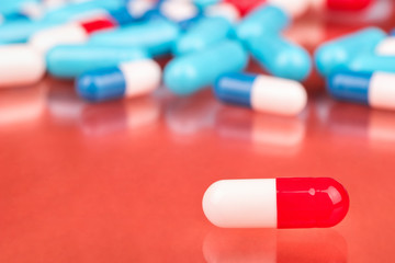 Multicolored capsules