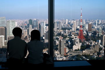 Fototapeta na wymiar Japanese couple enjoying the view of Tokyo　東京タワーを眺めるカップル