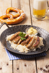 Nürnberger Bratwürstchen mit Sauerkraut