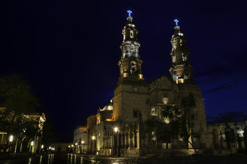 Fototapeta na wymiar Catedral de Aguascalientes Catedral Nuestra Señora de la Asunción en la ciudad de Aguascalientes, México 