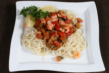 spaghetti with vegetables and shrimp in sauce