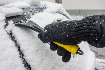 Auto von Schnee befreien