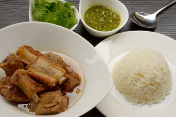 Grilled pork ribs with rice and spices