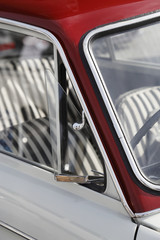 60年代の軽自動車、三角窓のあるクラシックカー