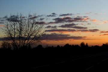 Fototapeta premium Tramonto sulla via